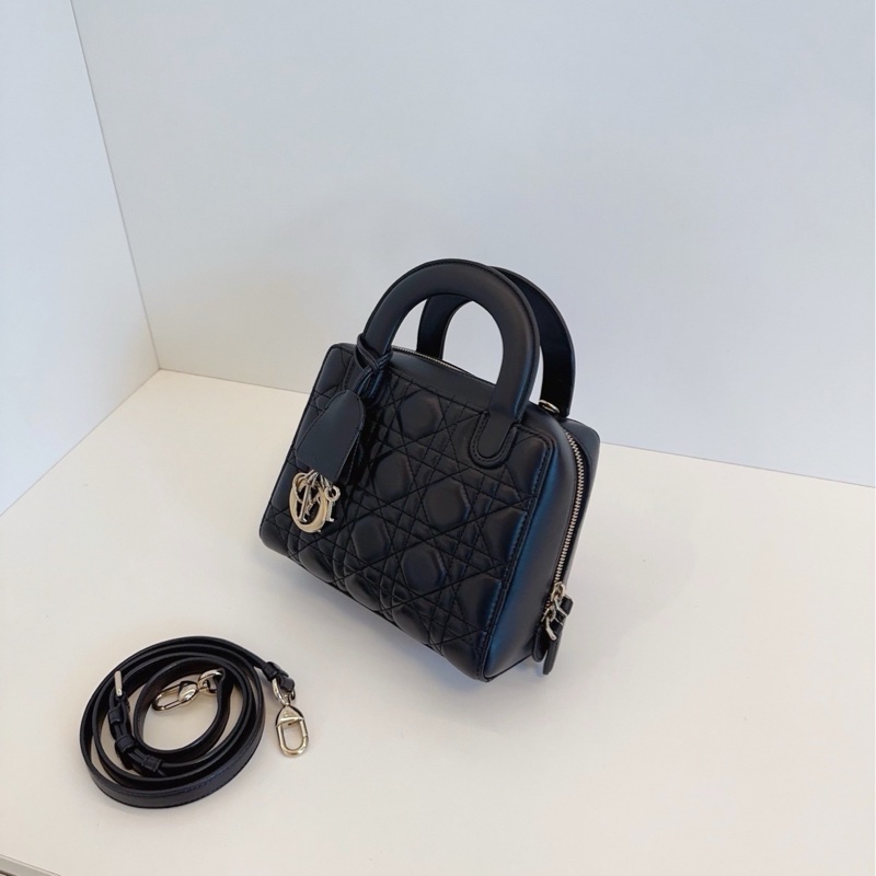 99新🆕Dior迪奧LILY 迷你藤格紋絎縫手提包斜挎包 黑色 銀扣 附件:肩帶-2