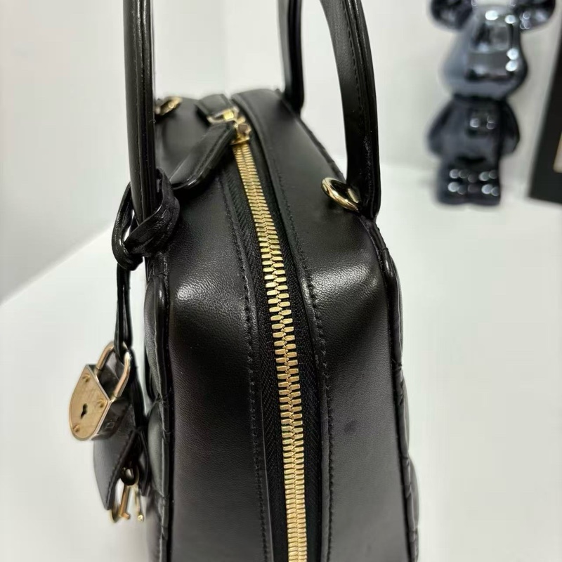 🆕 99新 Dior迪奧Lily限定款戴妃包小盒子黑金單肩包側背包手提包 附件:肩帶 鑰匙 鎖頭 。-7