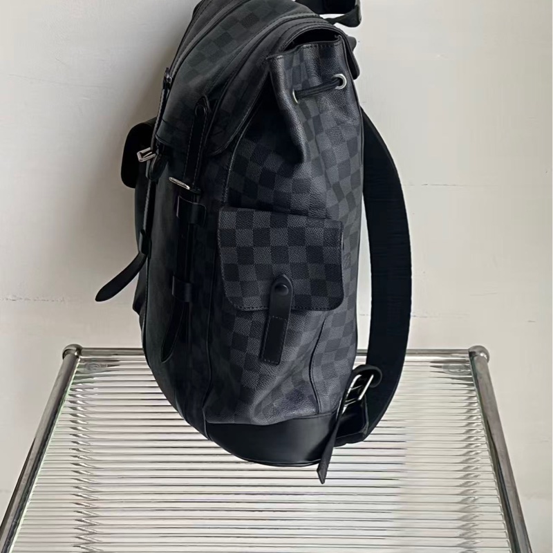 🔥新到: LV/路易威登 Christopher 黑武士黑色棋盤格雙肩包,容量大好可以裝適合日常通勤,尺寸:43*33*12cm-1