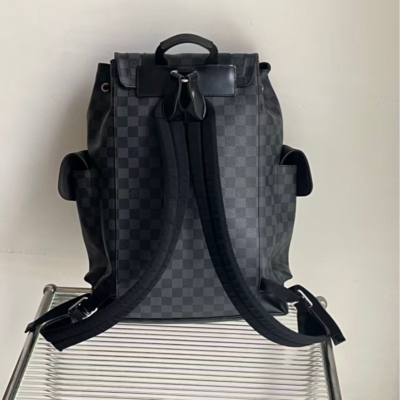 🔥新到: LV/路易威登 Christopher 黑武士黑色棋盤格雙肩包,容量大好可以裝適合日常通勤,尺寸:43*33*12cm-2