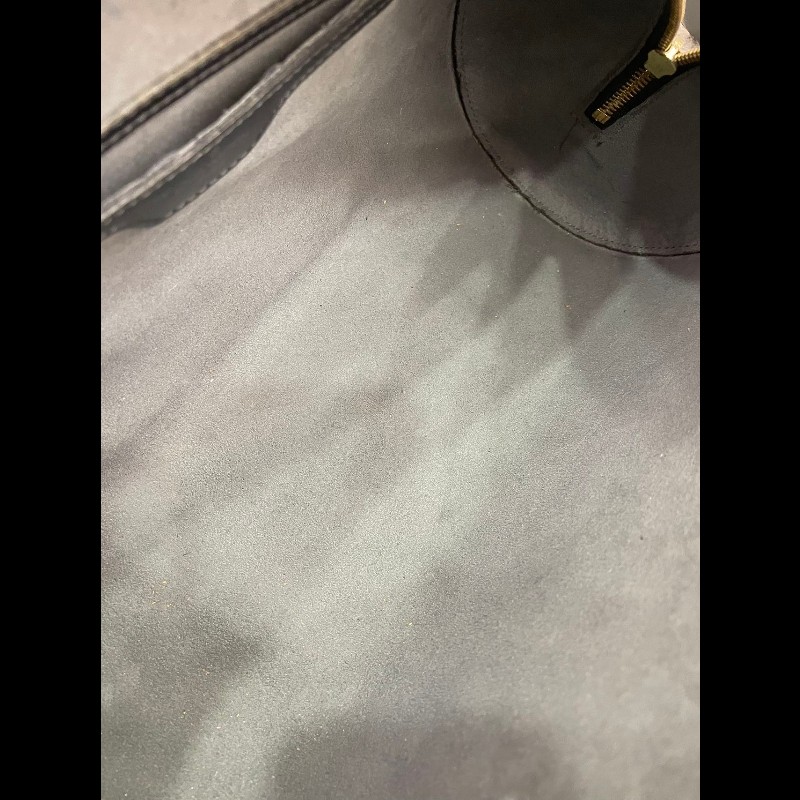 LV 水波纹圓桶包 黑-12