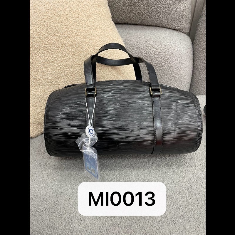 LV 水波纹圓桶包 黑-17