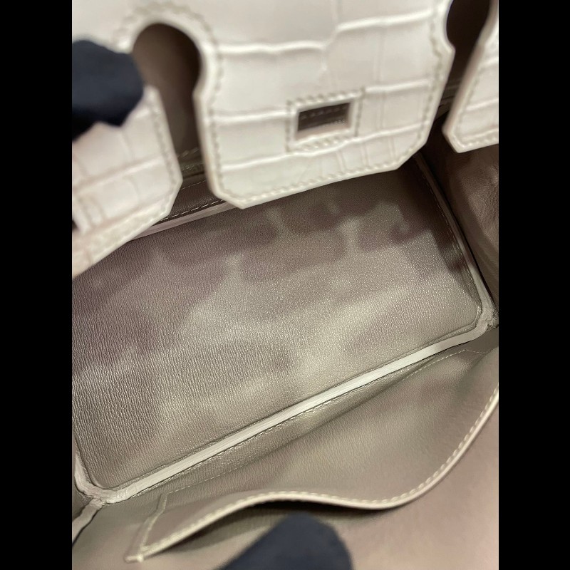 Hermes Birkin25 喜馬拉雅
皮质:兩點鱷
金属:銀扣-19