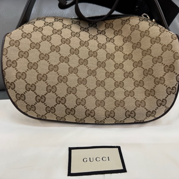 九成新以上 GUCCI 古馳 滿版GG印花LOGO帆布拉鍊胸掛銀扣腰包(咖啡)-2
