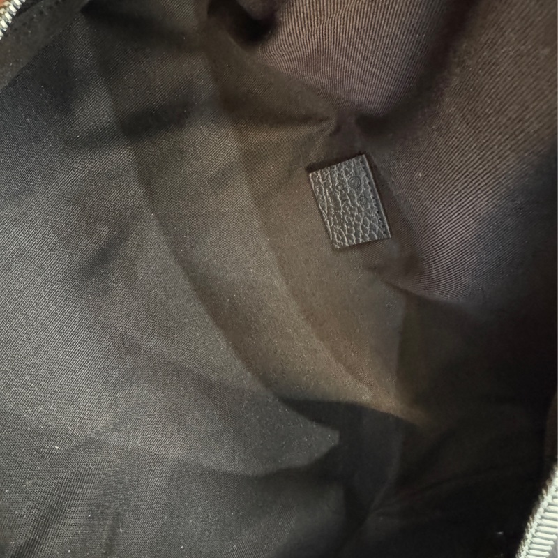 九成新以上 GUCCI 古馳 滿版GG印花LOGO帆布拉鍊胸掛銀扣腰包(咖啡)-10