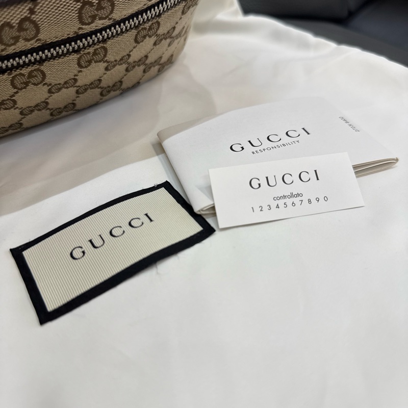 九成新以上 GUCCI 古馳 滿版GG印花LOGO帆布拉鍊胸掛銀扣腰包(咖啡)-16
