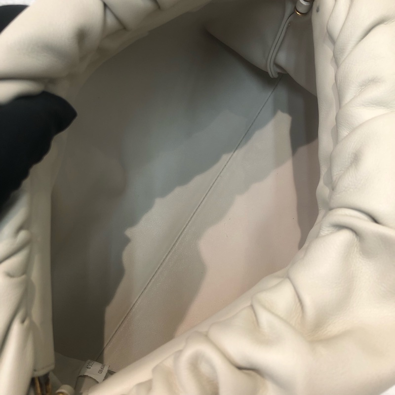 BV 金鏈米色雲朵包 XA327-13