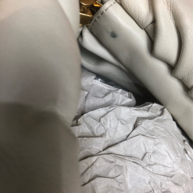 BV 金鏈米色雲朵包 XA327-16