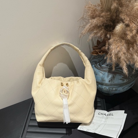 💛全新 Chanel/香奈兒26c淡米色牛皮抽繩hobo腋下包單肩包附件：塵袋 購票