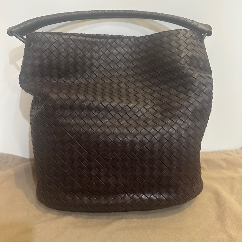 BOTTEGA VENETA 真皮肩背包|全新未使用|深棕色經典款|附完整配件✨-0