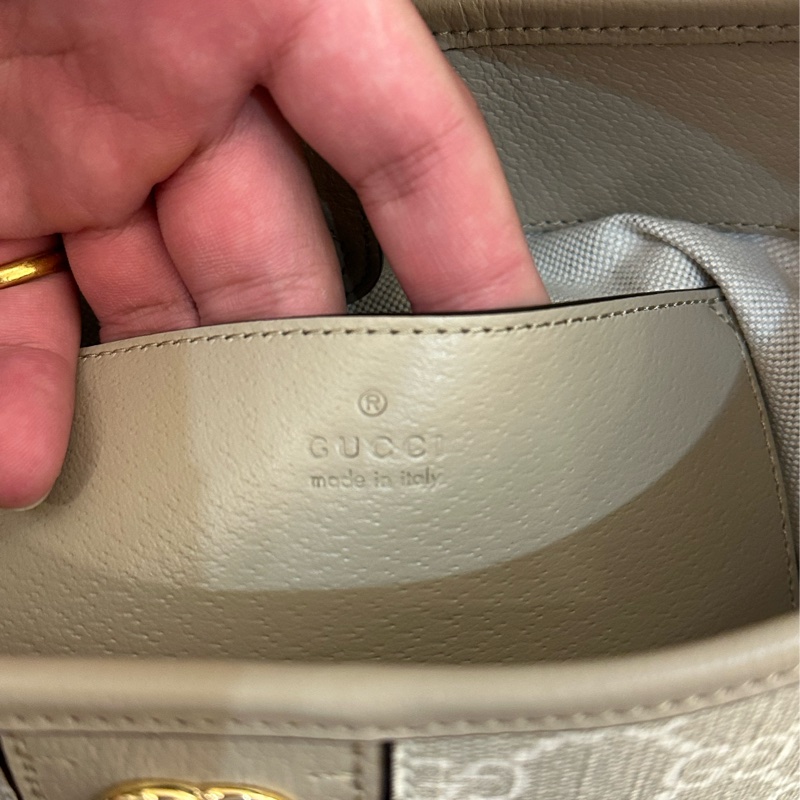 GUCCI 米白紅綠PVC可調整肩背包-15