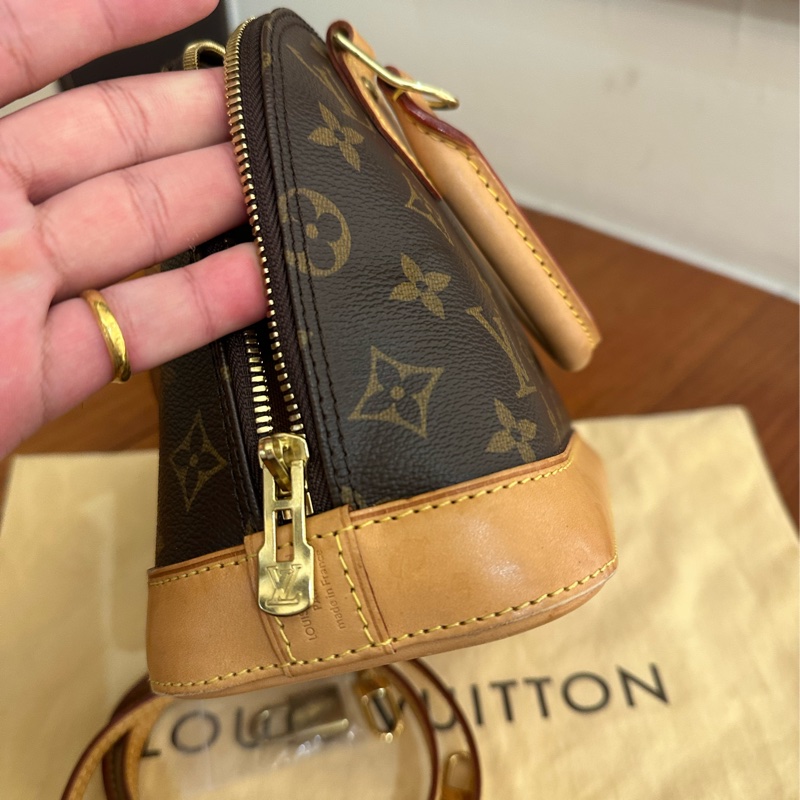 LV 咖花紋超實用貝殼包ALMA-4