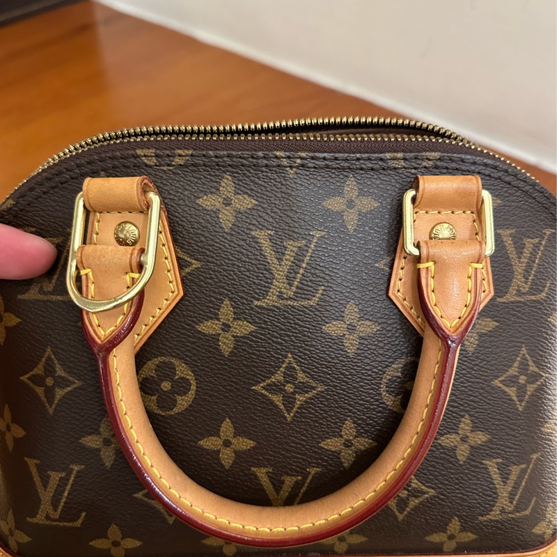 LV 咖花紋超實用貝殼包ALMA-8