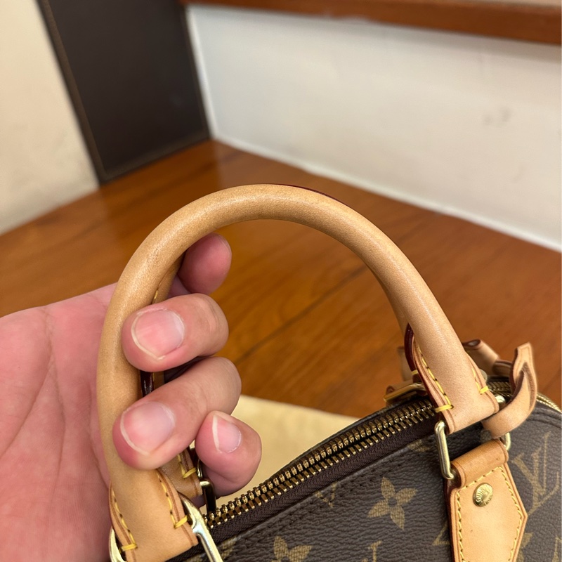LV 咖花紋超實用貝殼包ALMA-12