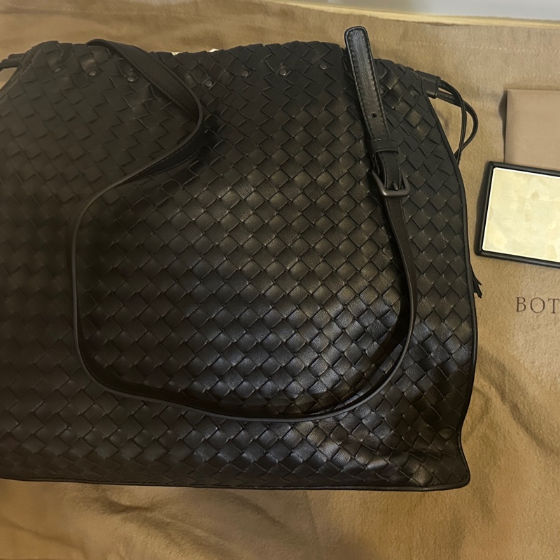 BOTTEGA VENETA 側肩背 / 斜背包|全新未使用|經典黑色|附專屬隨身鏡✨-0