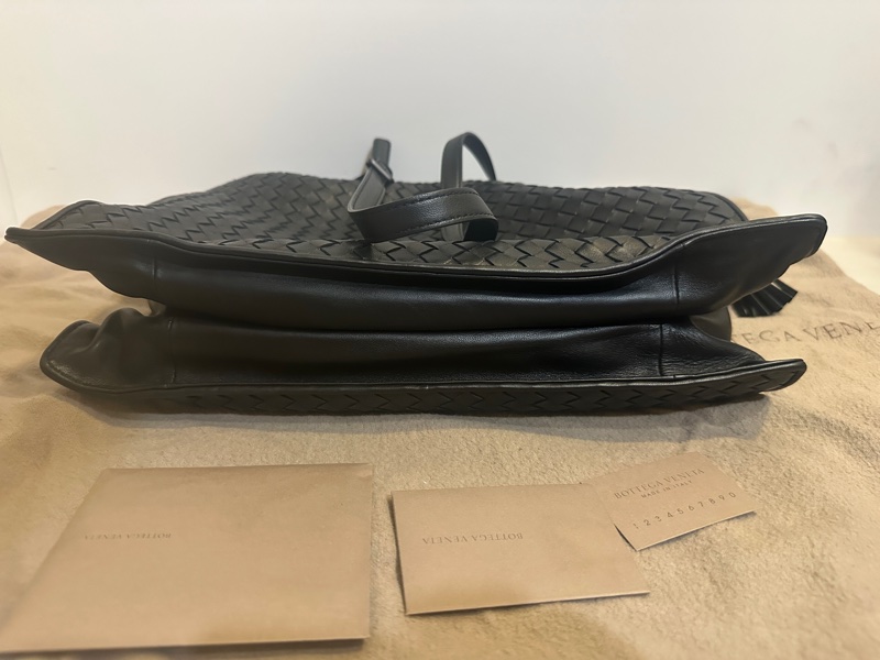 BOTTEGA VENETA 側肩背 / 斜背包|全新未使用|經典黑色|附專屬隨身鏡✨-7