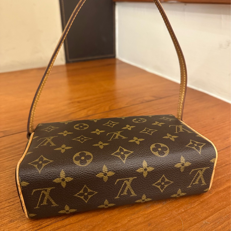 LV超級經典咖花紋小包-4