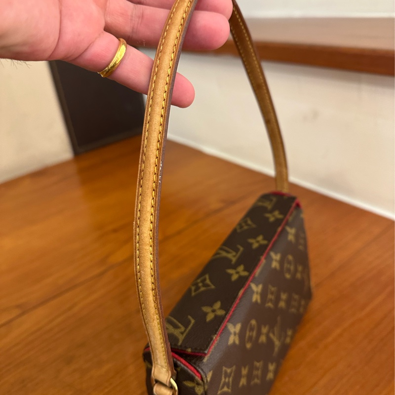 LV超級經典咖花紋小包-9