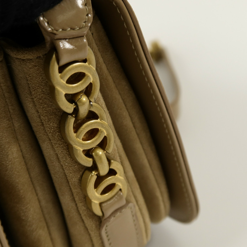 CHANEL 漆皮皮革Mini Messenger Bag肩背袋-6