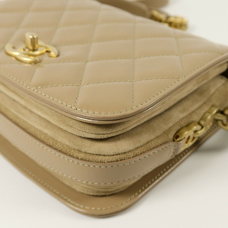 CHANEL 漆皮皮革Mini Messenger Bag肩背袋-12