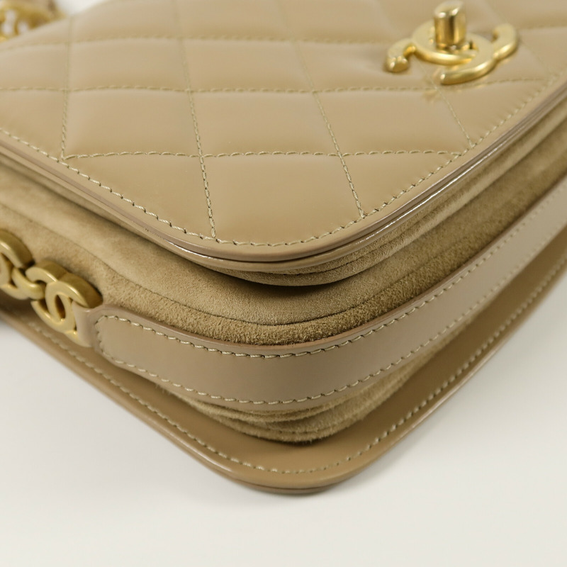 CHANEL 漆皮皮革Mini Messenger Bag肩背袋-13