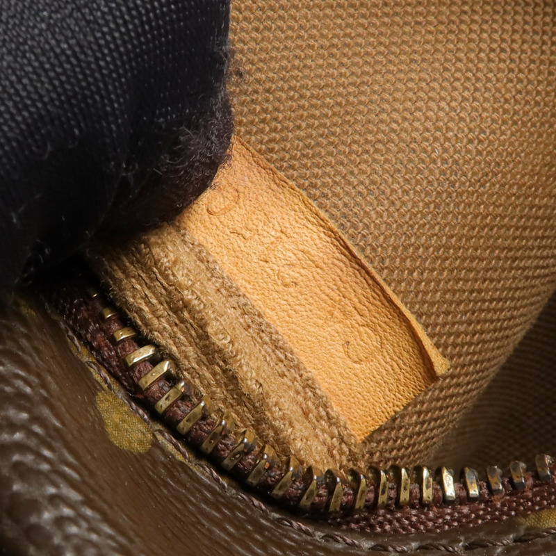 LOUIS VUITTON Monogram Pochette Accessoires金扣手挽袋棕色-9