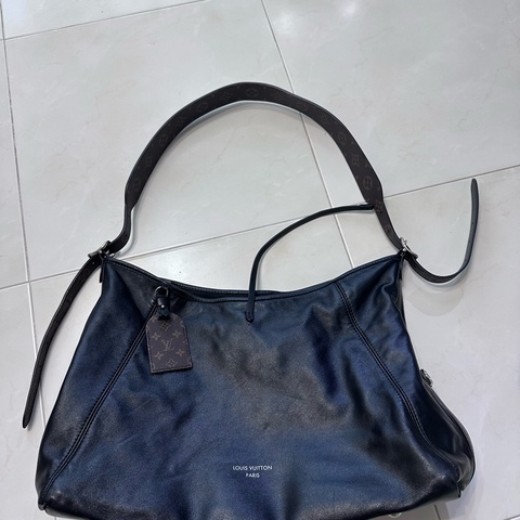 Lv carryall 黑武士 黑色斜背包