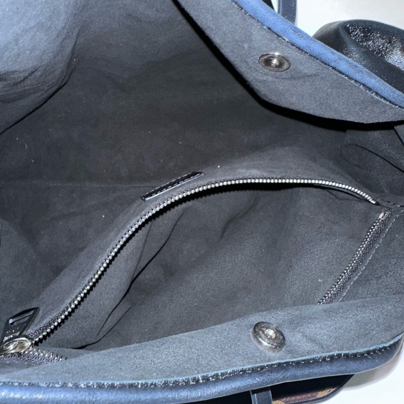 Lv carryall 黑武士 黑色斜背包-3