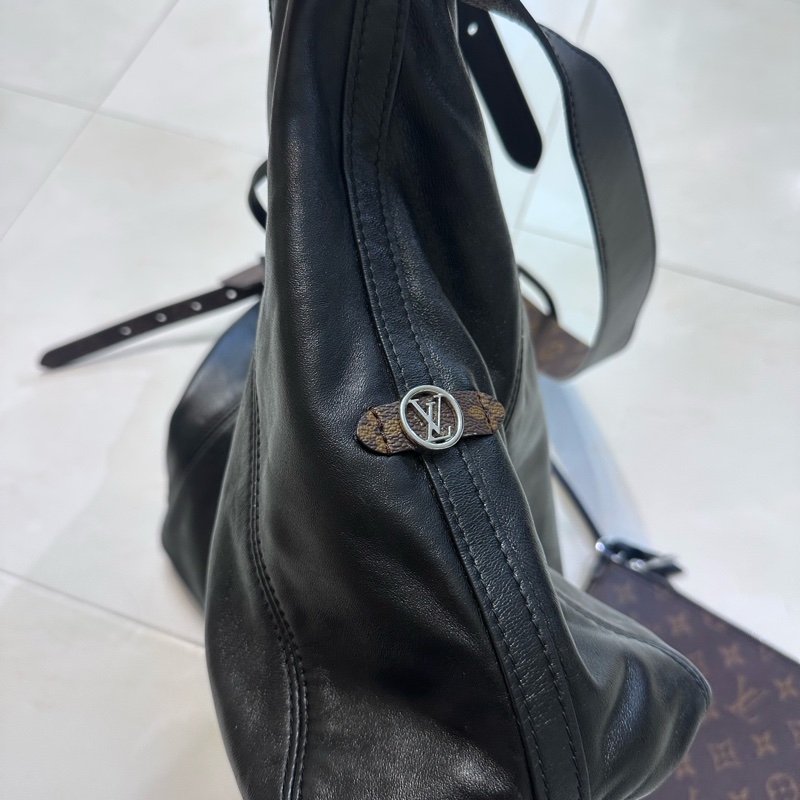 Lv carryall 黑武士 黑色斜背包-6