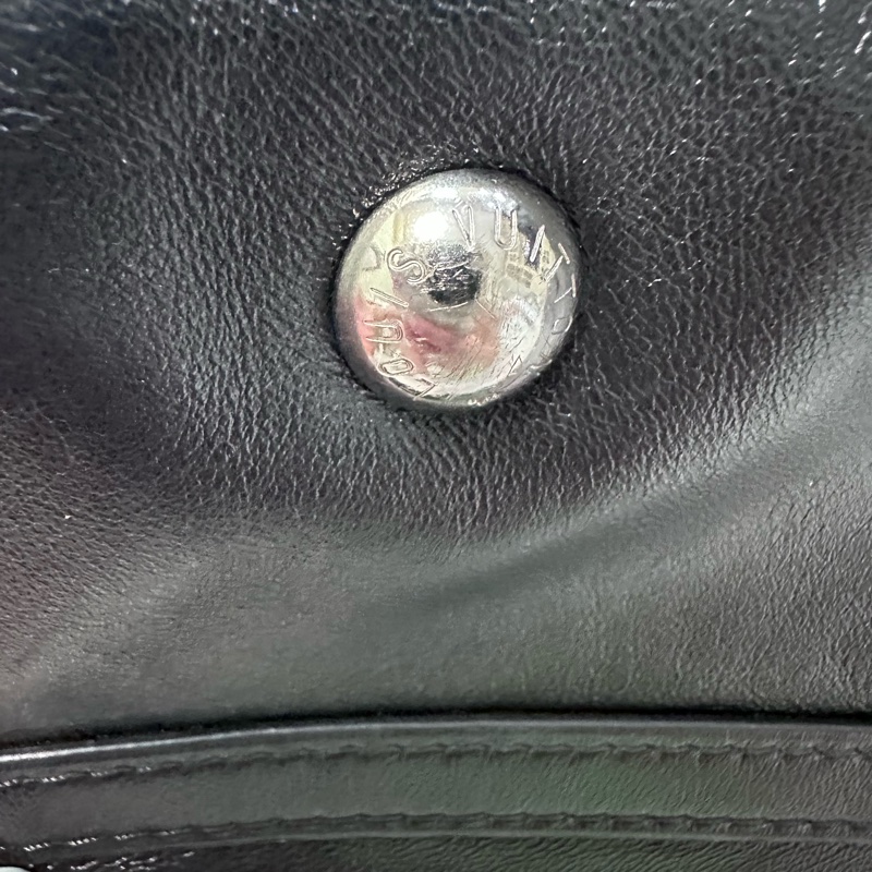 Lv carryall 黑武士 黑色斜背包-11