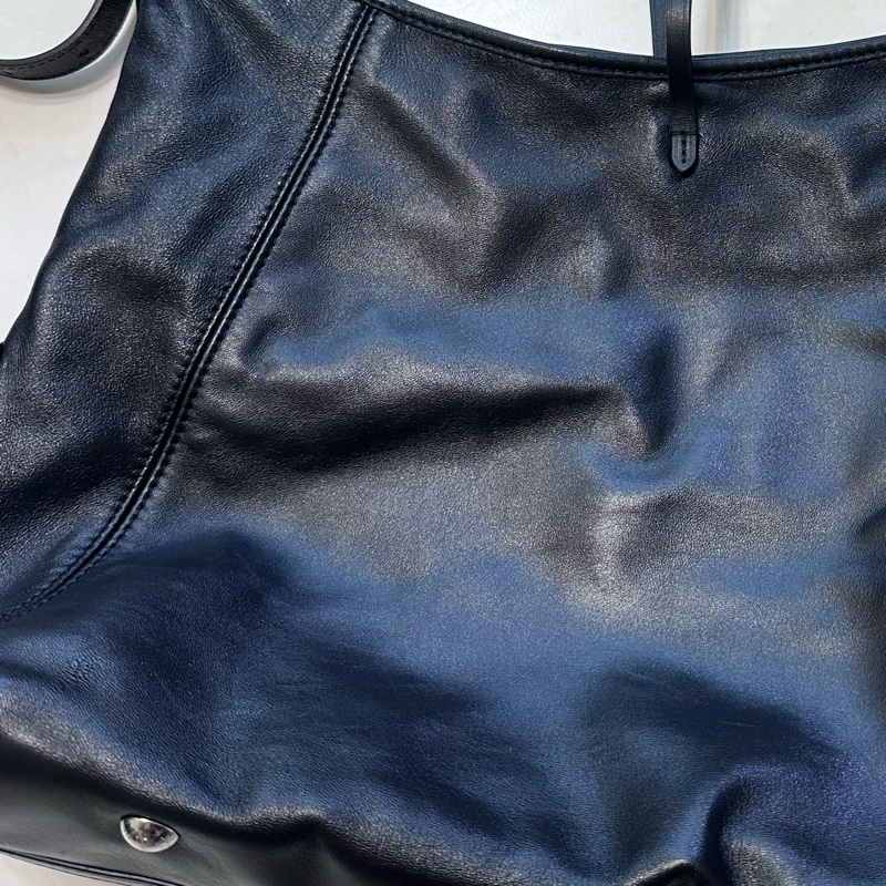 Lv carryall 黑武士 黑色斜背包-22
