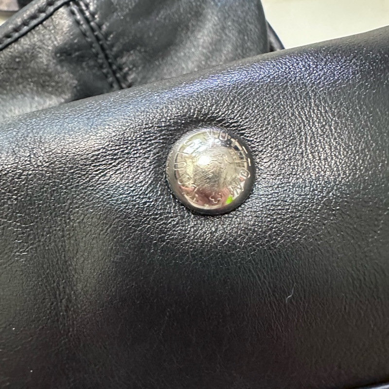 Lv carryall 黑武士 黑色斜背包-30