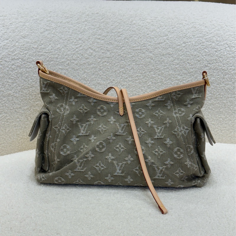 LV Carryall Cargo PM 卡其色牛仔包-1