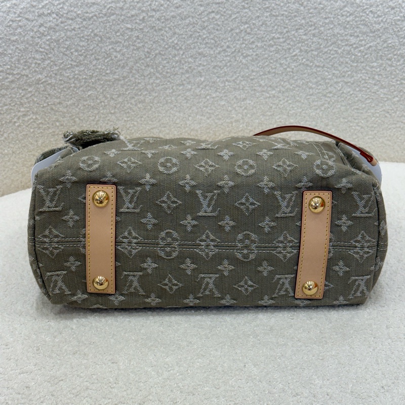 LV Carryall Cargo PM 卡其色牛仔包-3