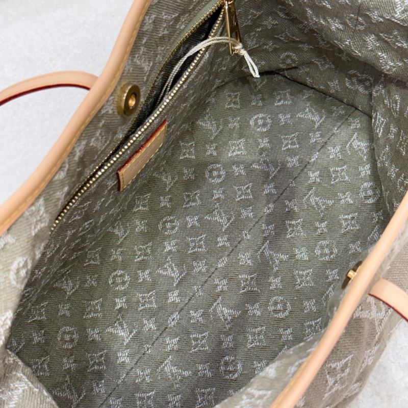 LV Carryall Cargo PM 卡其色牛仔包-4