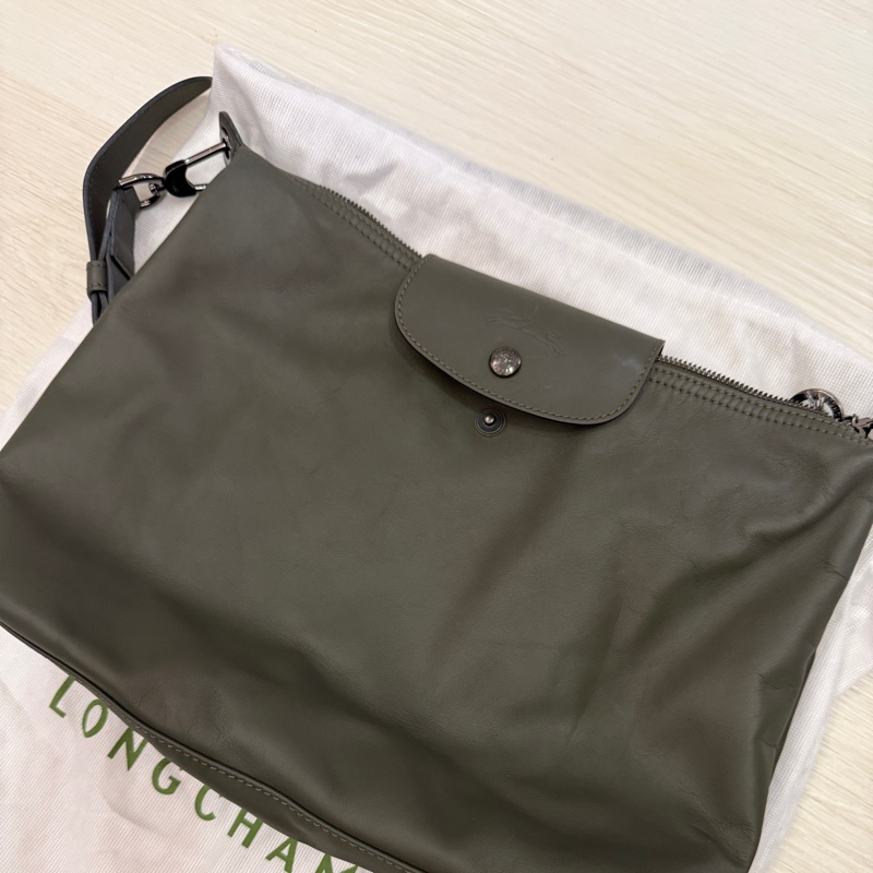 九成新。Longchamp Le Pliage Xtra HOBO M號小牛皮肩背包 (冷杉綠色)-1
