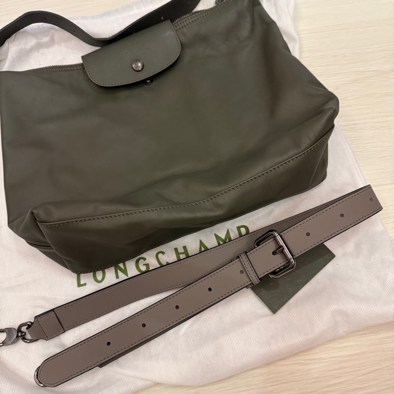 九成新。Longchamp Le Pliage Xtra HOBO M號小牛皮肩背包 (冷杉綠色)-6