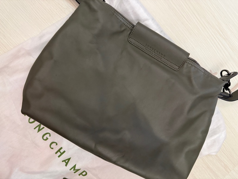 九成新。Longchamp Le Pliage Xtra HOBO M號小牛皮肩背包 (冷杉綠色)-8