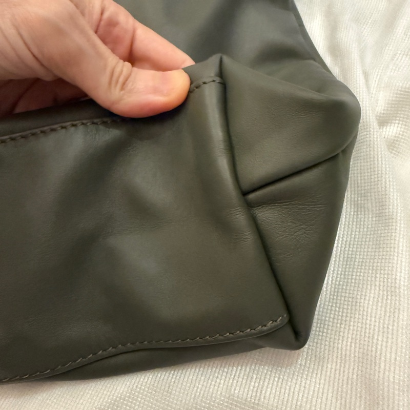 九成新。Longchamp Le Pliage Xtra HOBO M號小牛皮肩背包 (冷杉綠色)-10