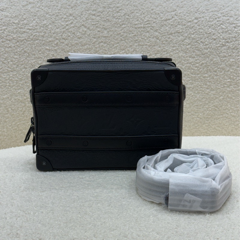 LV 帥氣黑壓紋盒子包-0