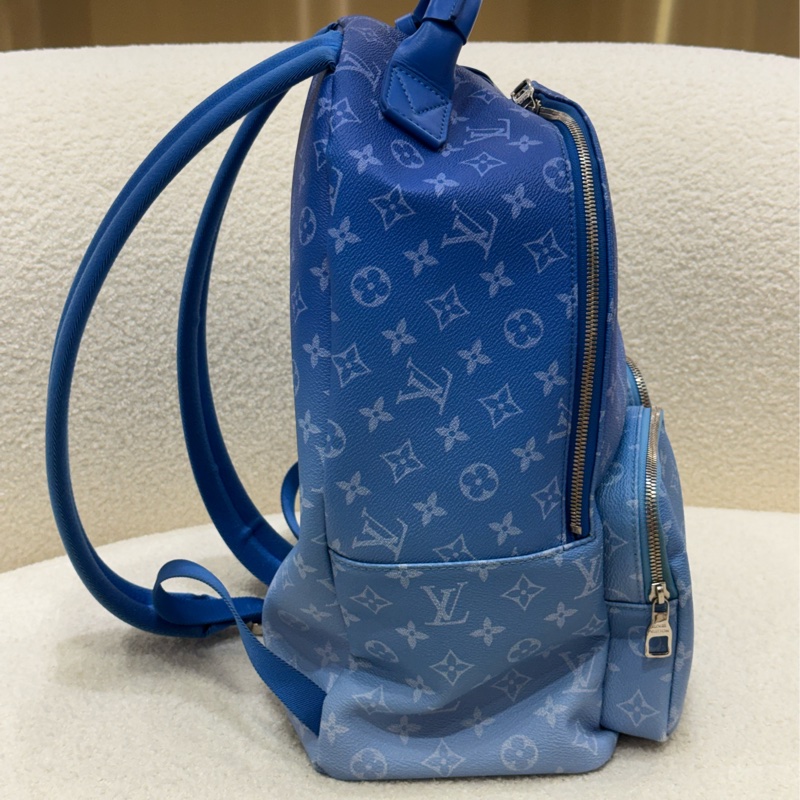 LV Clouds 系列 多口袋雙肩藍色-1