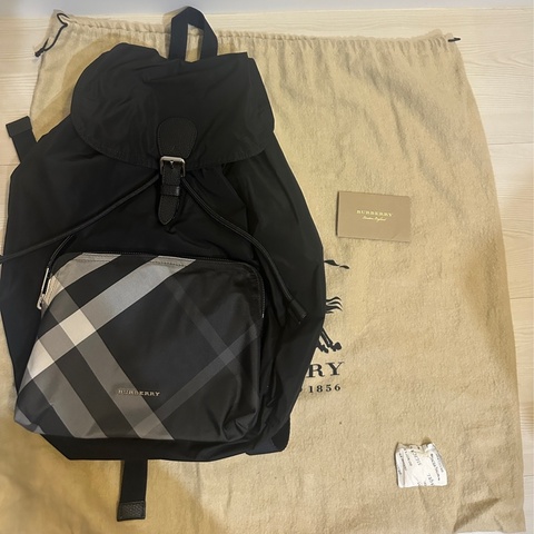 BURBERRY 尼龍後背包｜全新未使用｜經典黑色｜輕量實用款✨