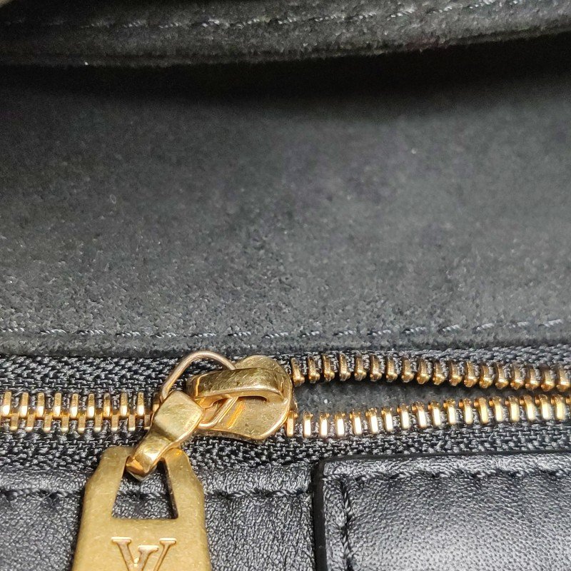 Louis Vuitton (LV) New Wave牛皮純色絎縫Logo標誌單肩包晶片款-11