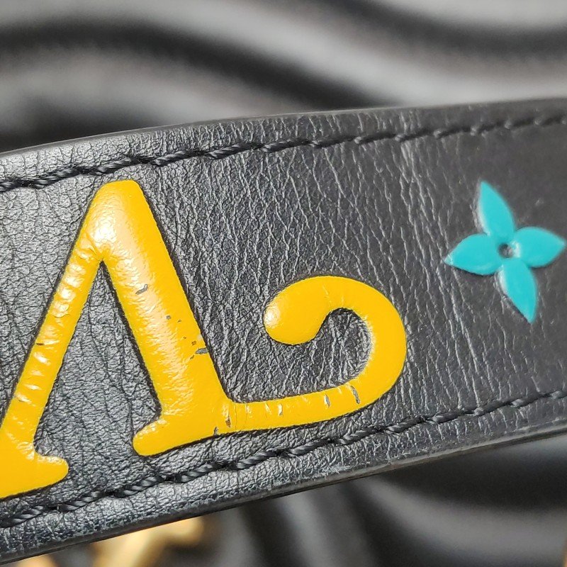 Louis Vuitton (LV) New Wave牛皮純色絎縫Logo標誌單肩包晶片款-21