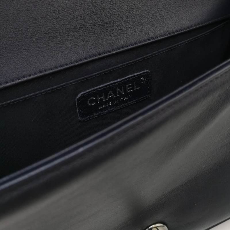 Chanel Leboy 季節限定款中型牛皮菱格絎縫方形雙C鎖扣單肩包-6