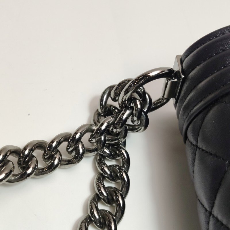 Chanel Leboy 季節限定款中型牛皮菱格絎縫方形雙C鎖扣單肩包-15