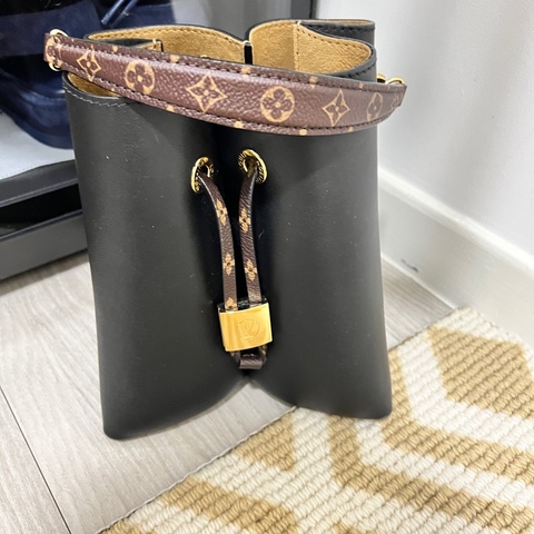 LV 水桶包 底型經典Logo