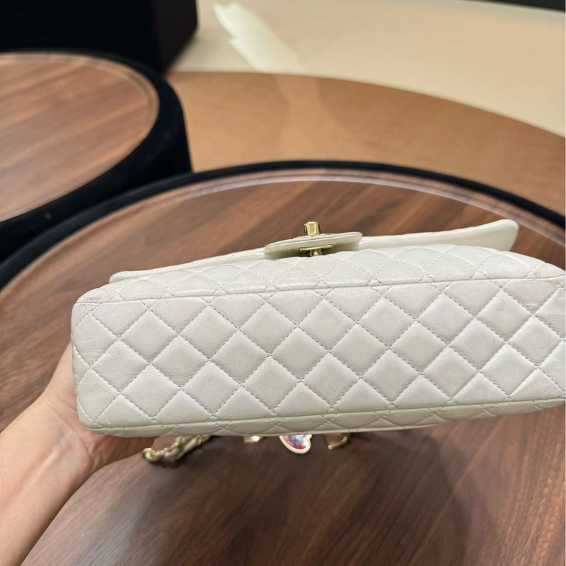 Chanel 香奈兒 cf中號 白色情人節愛心徽章限量款 金扣 羊皮 尺寸:16*26*6.5cm-3