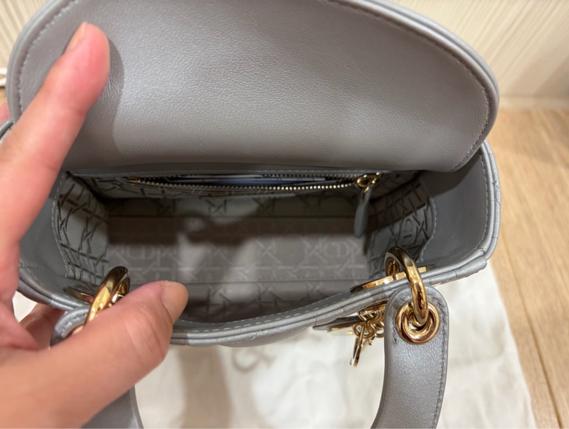 Dior lady Dior 乳灰色珠光藤格纹小羊皮手提包-3