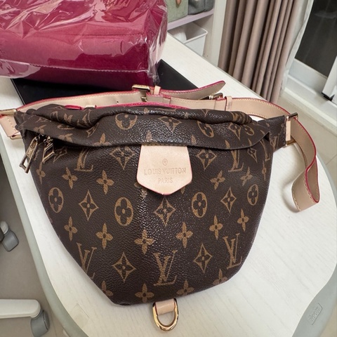 LV M43644 經典老花 Monogram 拉鍊腰包/斜背包/胸口包